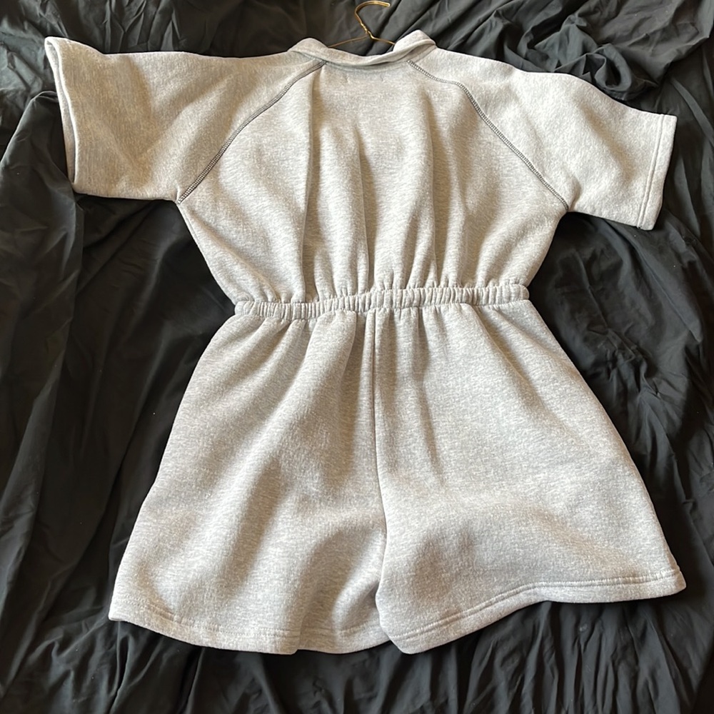 Pretty little thing romper made out of sweatpants material - Picture 5 of 8
